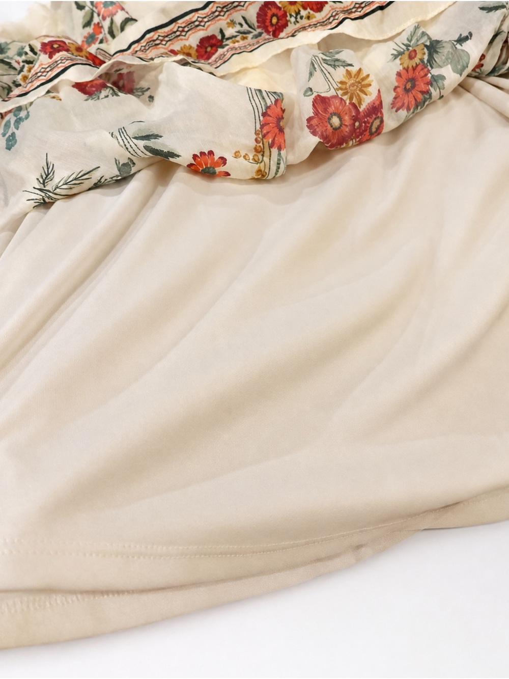 Taylor Cream Floral Midi Dress with V-Neck - Picture 4 of 5